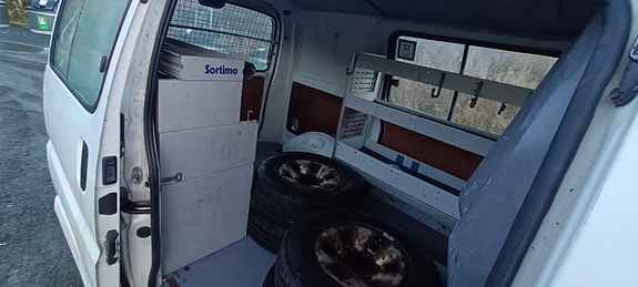 Toyota HiAce 9 of 17