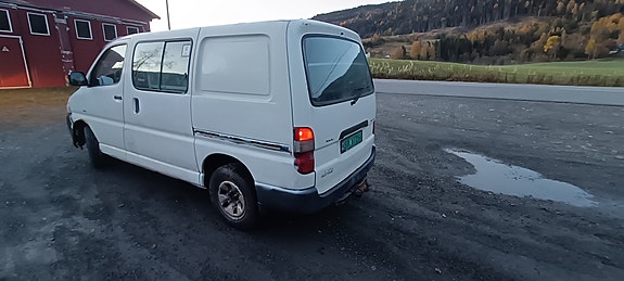 Toyota HiAce 3 of 17