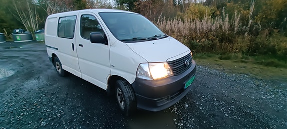 Toyota HiAce 6 of 17