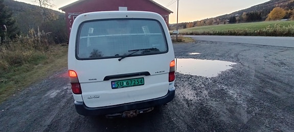 Toyota HiAce 4 of 17