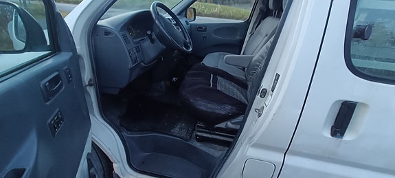 Toyota HiAce 14 of 17