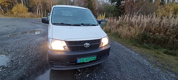 Toyota HiAce 7 of 17