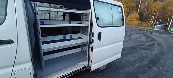 Toyota HiAce 12 of 17