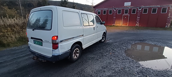 Toyota HiAce 5 of 17