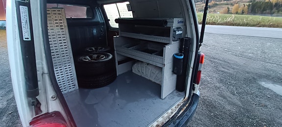 Toyota HiAce 10 of 17