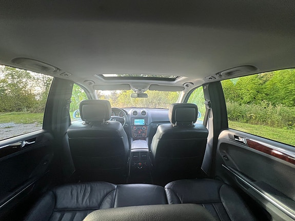 Mercedes-Benz ML420 13 of 30