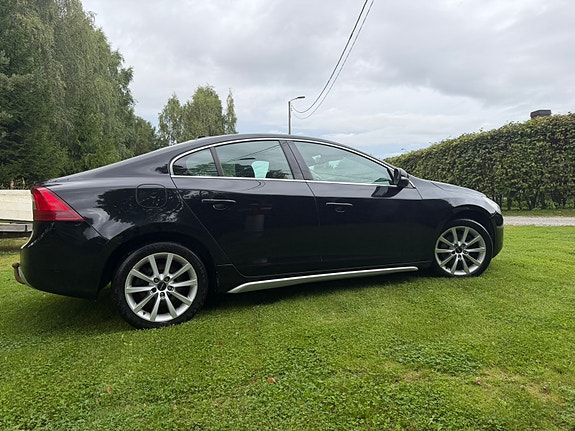 Volvo S60 3 of 12