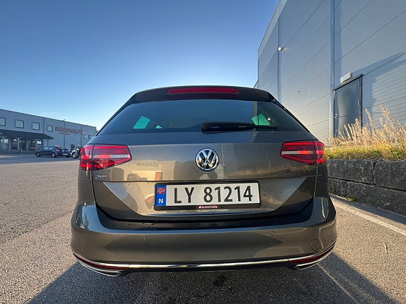 Volkswagen Passat 7 of 30