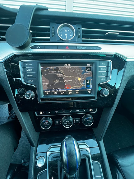 Volkswagen Passat 18 of 30