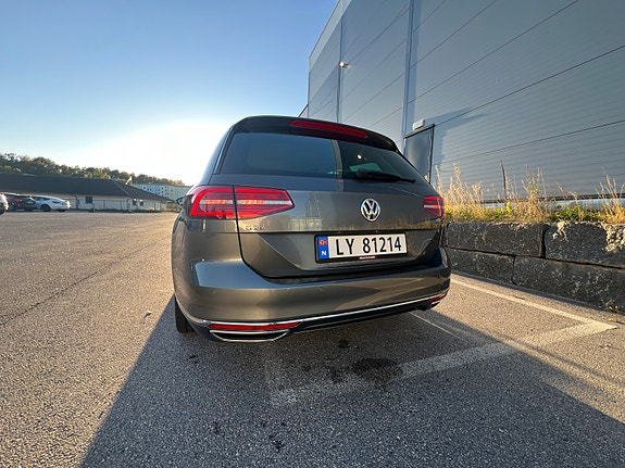 Volkswagen Passat 6 of 30