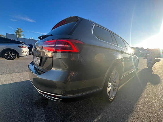 Volkswagen Passat 5 of 30