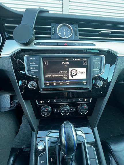 Volkswagen Passat 16 of 30