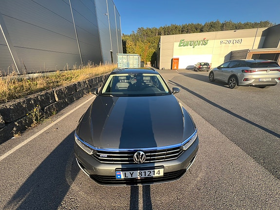 Volkswagen Passat 9 of 30
