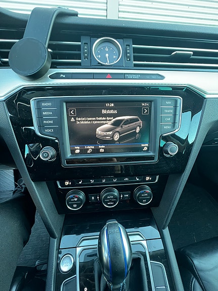 Volkswagen Passat 20 of 30