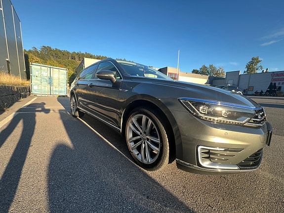 Volkswagen Passat 4 of 30