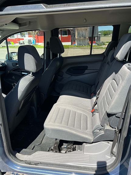 Ford Grand Tourneo Connect 10 of 14