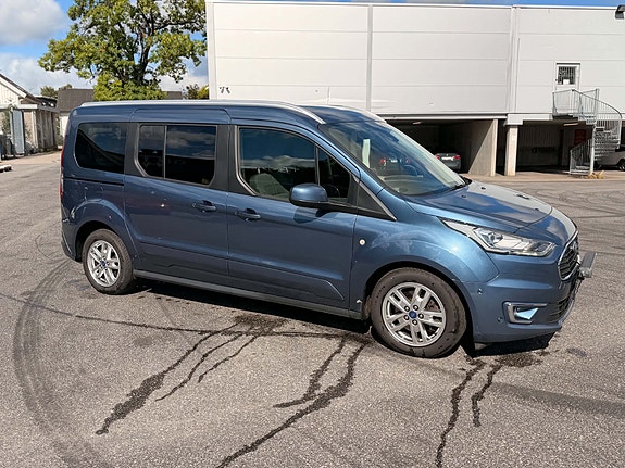 Ford Grand Tourneo Connect 9 of 14