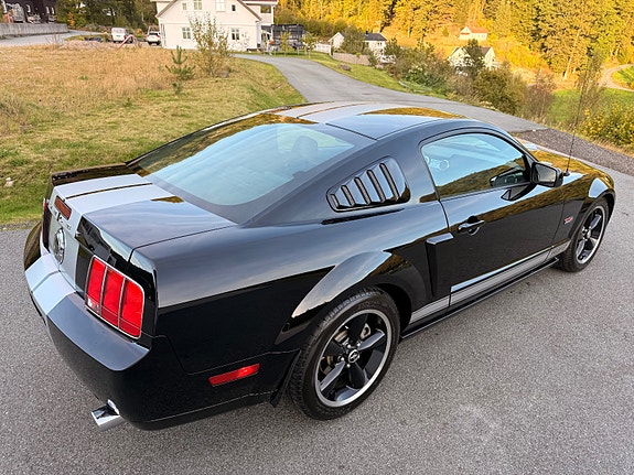 Ford Mustang 16 of 30