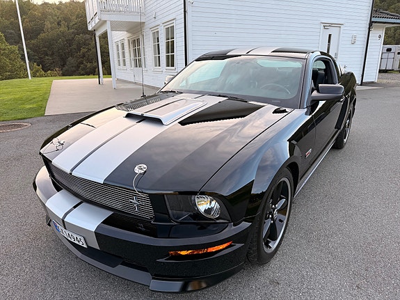 Ford Mustang 23 of 30