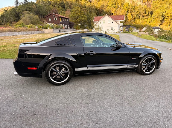 Ford Mustang 17 of 30