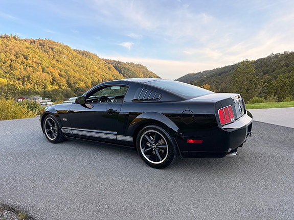 Ford Mustang 7 of 30