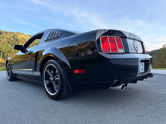 Ford Mustang 9 of 30