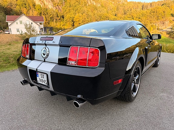 Ford Mustang 14 of 30