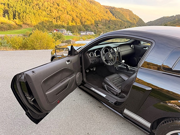 Ford Mustang 29 of 30
