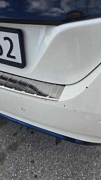 Nissan Leaf 9 of 12