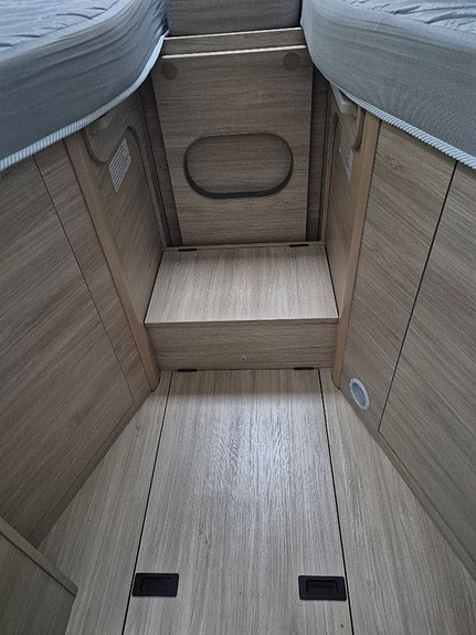 Challenger 337 Graphite VIP 18 of 30