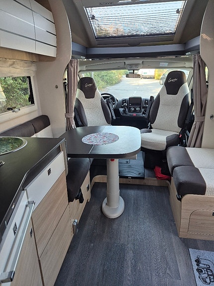 Challenger 337 Graphite VIP 19 of 30
