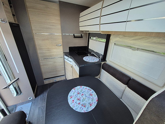 Challenger 337 Graphite VIP 12 of 30