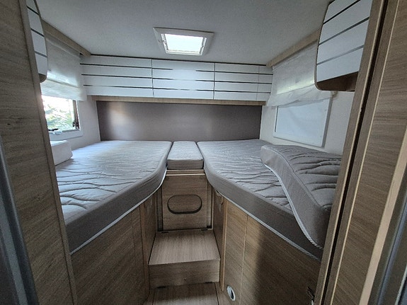 Challenger 337 Graphite VIP 14 of 30