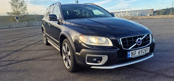 Volvo XC70 2 of 13