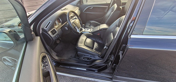 Volvo XC70 3 of 13