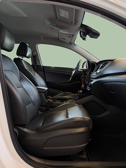 Hyundai Tucson 16 of 30