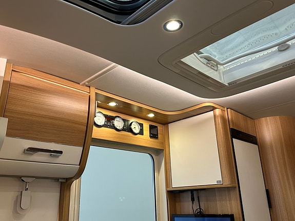 Dethleffs T7051 Adventage Automat / Alde / Stort lasterom / Enkle senger / DAB+ 23 of 30
