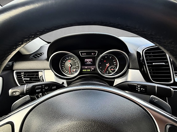 Mercedes-Benz GLE500 e 10 of 18