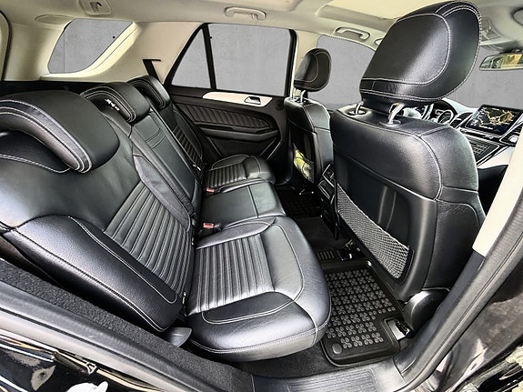 Mercedes-Benz GLE500 e 16 of 18