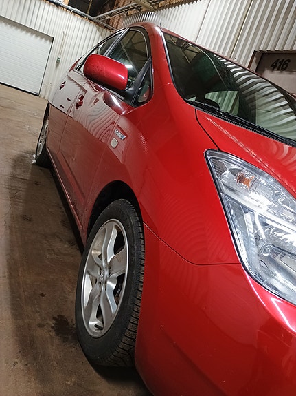 Toyota Prius 10 of 22