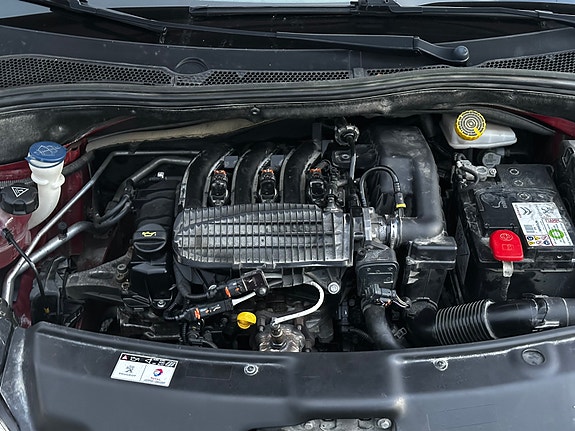 Peugeot 208 5 of 8