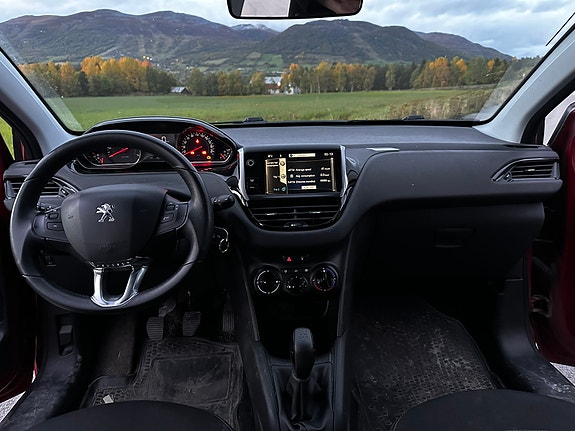 Peugeot 208 6 of 8