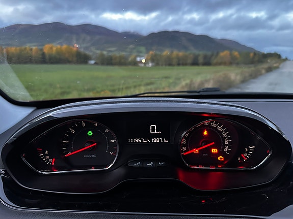 Peugeot 208 8 of 8