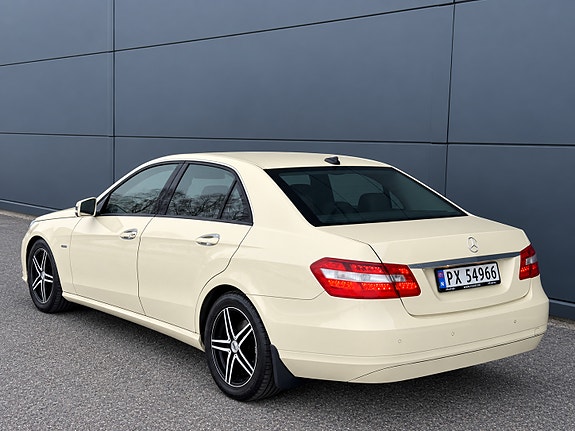 Mercedes-Benz E200 d 4 of 16