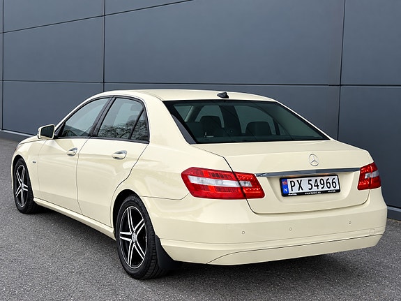 Mercedes-Benz E200 d 3 of 16