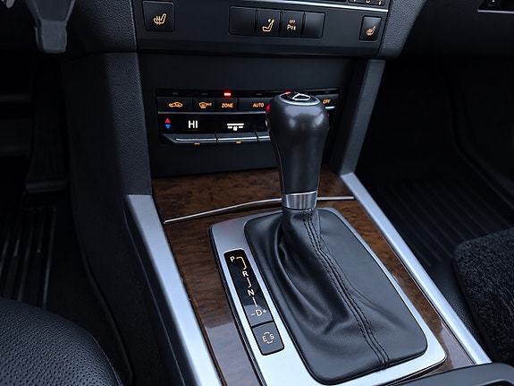 Mercedes-Benz E200 d 11 of 16