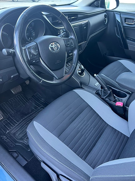 Toyota Auris 12 of 18