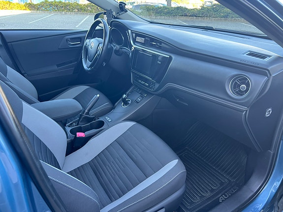 Toyota Auris 11 of 18