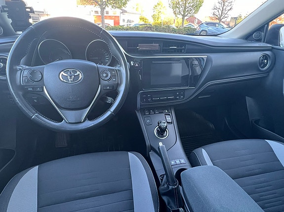 Toyota Auris 13 of 18