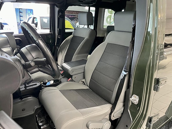 Jeep Wrangler 8 of 14
